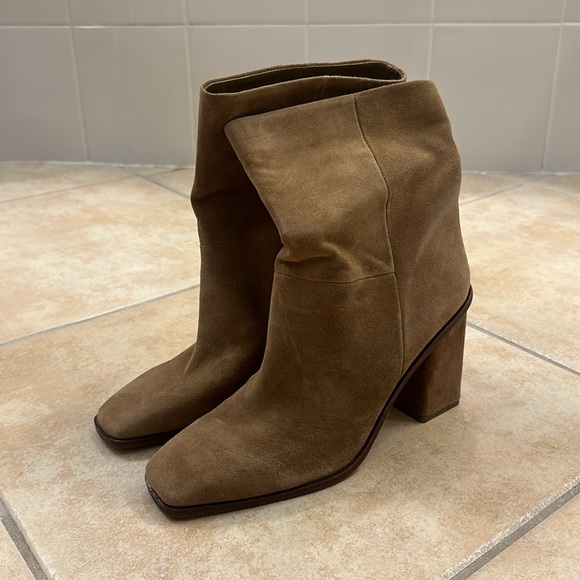 Vince Camuto - Dantania Boot - Picture 4 of 11